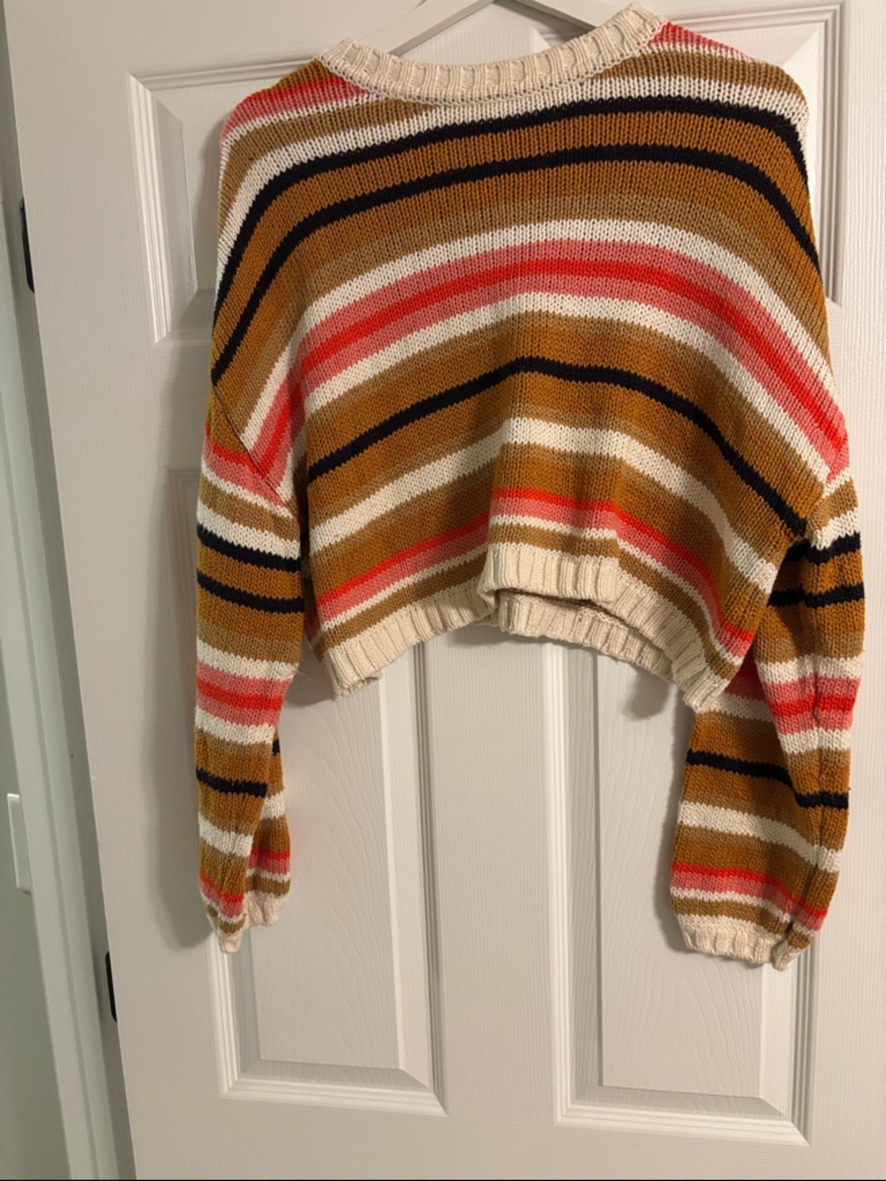Billabong Cropped Crewneck Sweater in Cream, Tan & Coral